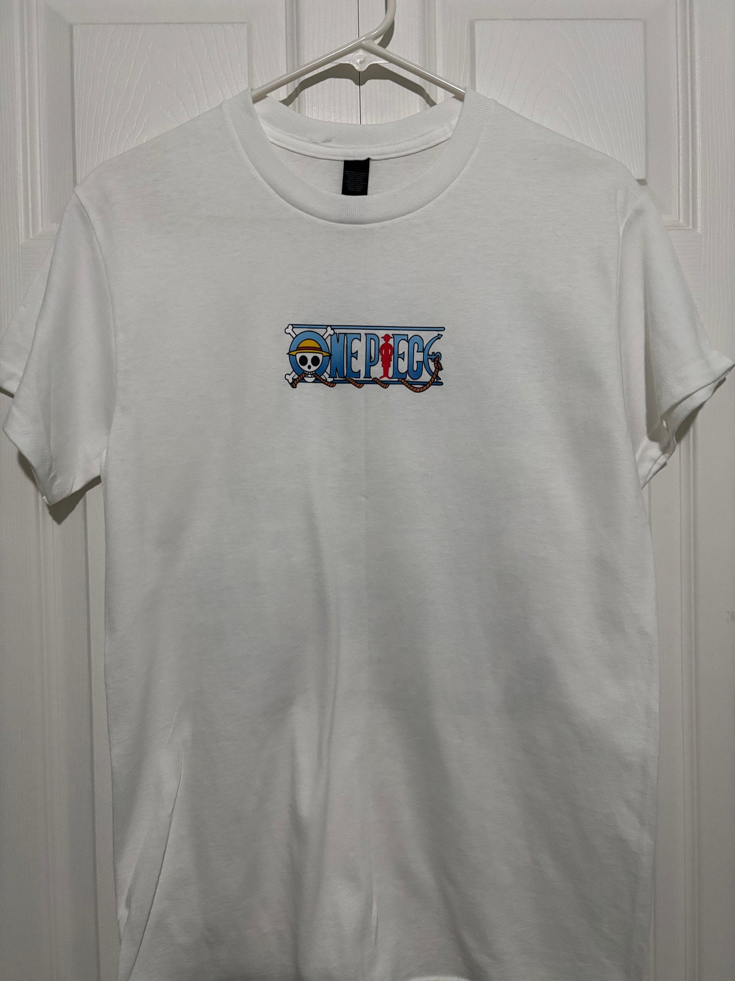 White t-shirt One Piece Straw Hat